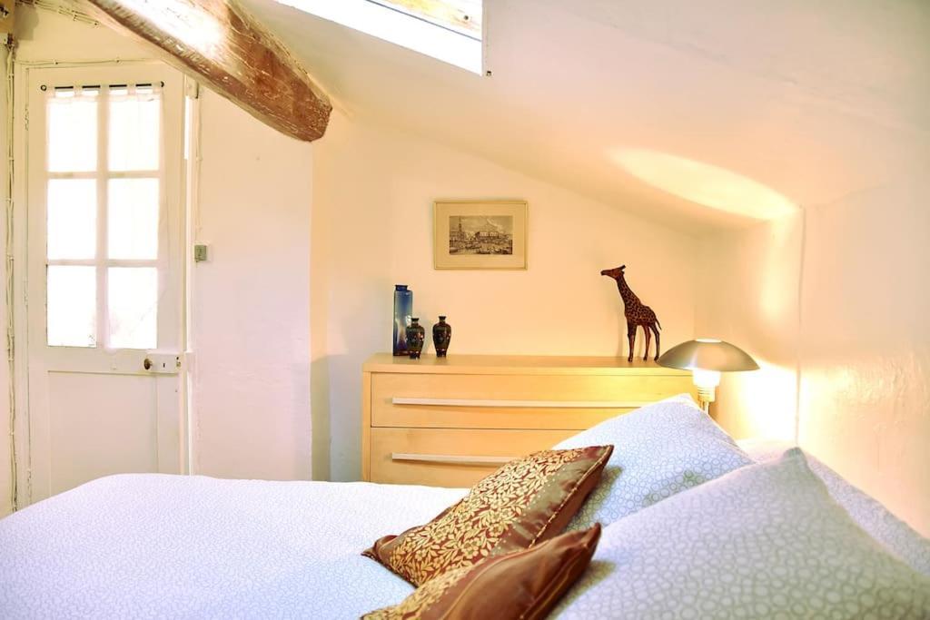 Lovely Flat In The Heart Of The Medieval City อิแยร์ ภายนอก รูปภาพ
